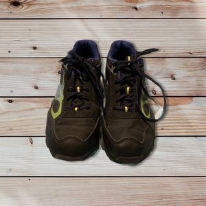 Kid’s Champion shoes size 4.5